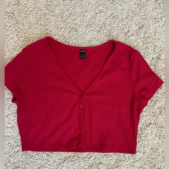 Red crop top - Picture 2 of 3